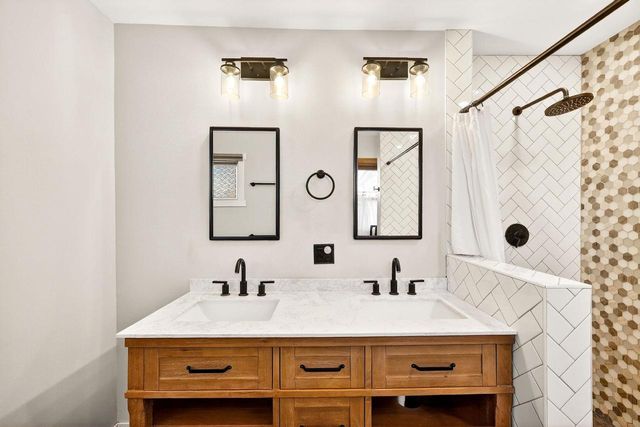 302 Buckingham Lane, Madison, WI 53714