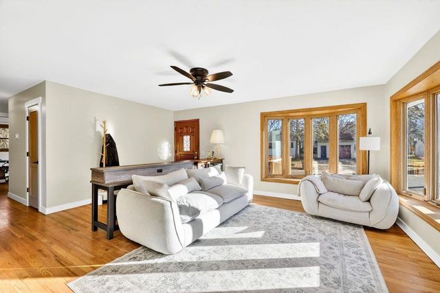 302 Buckingham Lane, Madison, WI 53714