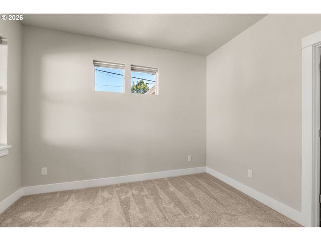 445 HUNSAKER Ln, Eugene, OR 97404