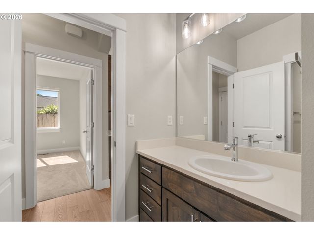 445 HUNSAKER Ln, Eugene, OR 97404