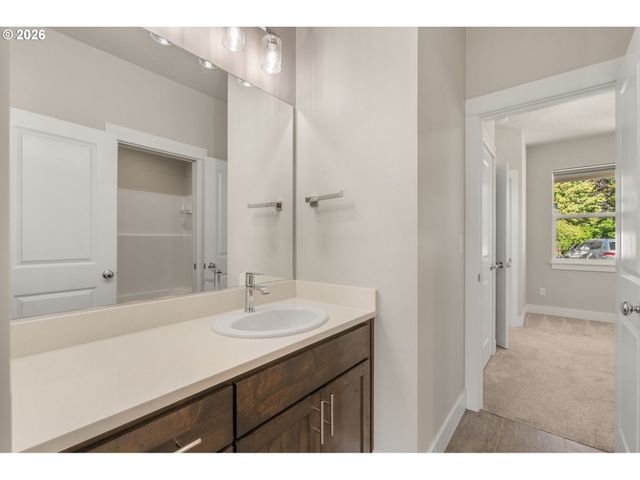 445 HUNSAKER Ln, Eugene, OR 97404