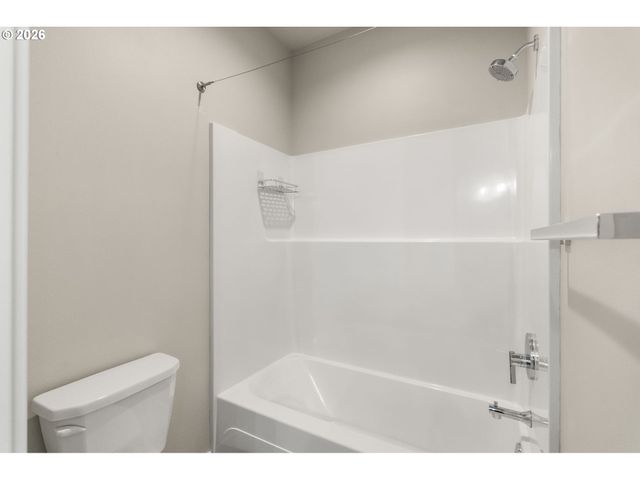 445 HUNSAKER Ln, Eugene, OR 97404