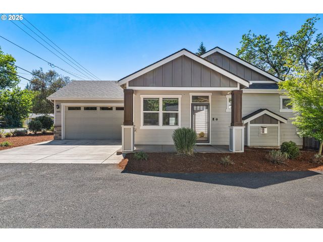 445 HUNSAKER Ln, Eugene, OR 97404