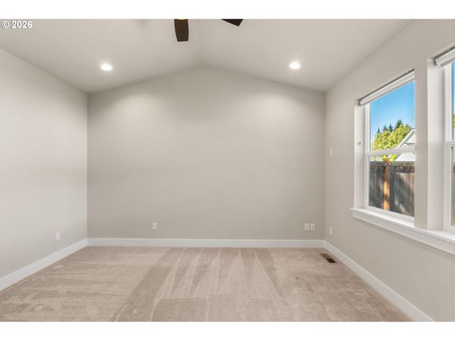 445 HUNSAKER Ln, Eugene, OR 97404