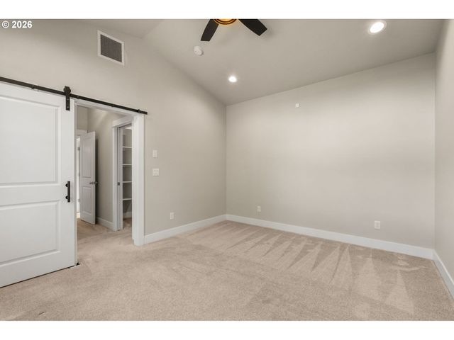 445 HUNSAKER Ln, Eugene, OR 97404