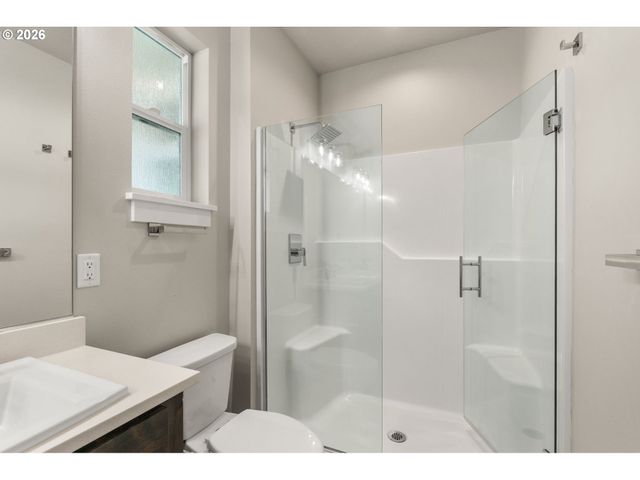 445 HUNSAKER Ln, Eugene, OR 97404