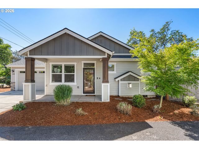 445 HUNSAKER Ln, Eugene, OR 97404