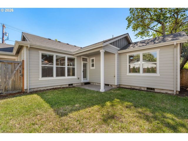 445 HUNSAKER Ln, Eugene, OR 97404