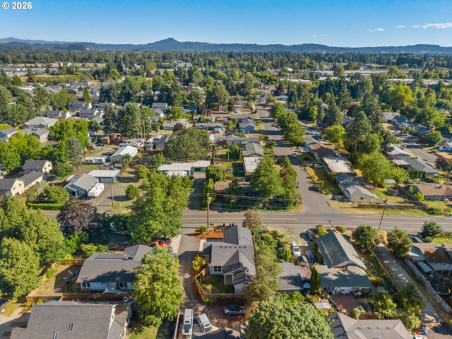 445 HUNSAKER Ln, Eugene, OR 97404
