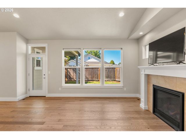 445 HUNSAKER Ln, Eugene, OR 97404