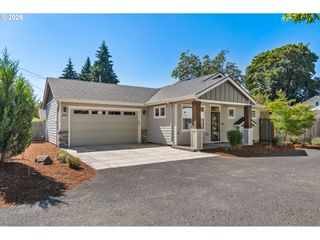 445 HUNSAKER Ln, Eugene, OR 97404