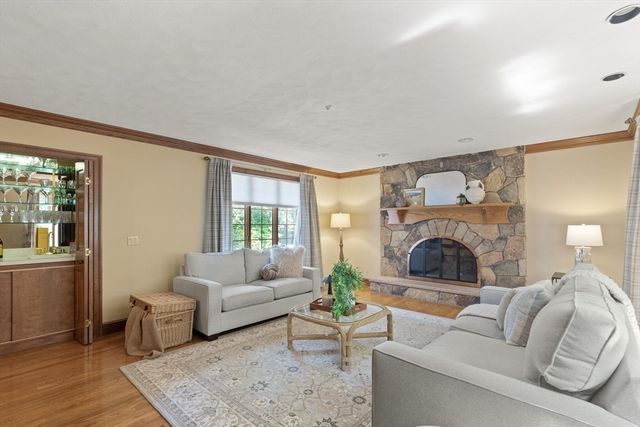 3 Bryant St, Lynnfield, MA 01940