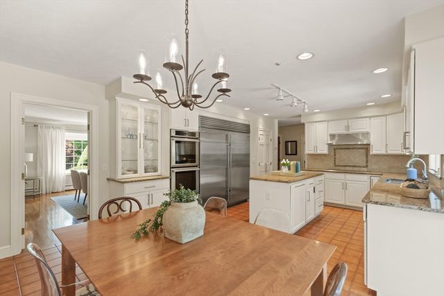 3 Bryant St, Lynnfield, MA 01940