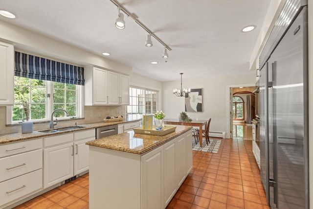 3 Bryant St, Lynnfield, MA 01940