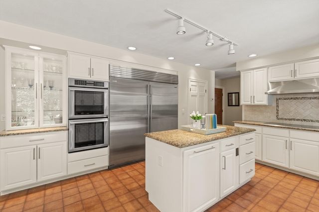 3 Bryant St, Lynnfield, MA 01940
