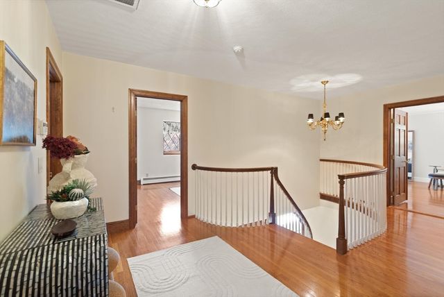 3 Bryant St, Lynnfield, MA 01940
