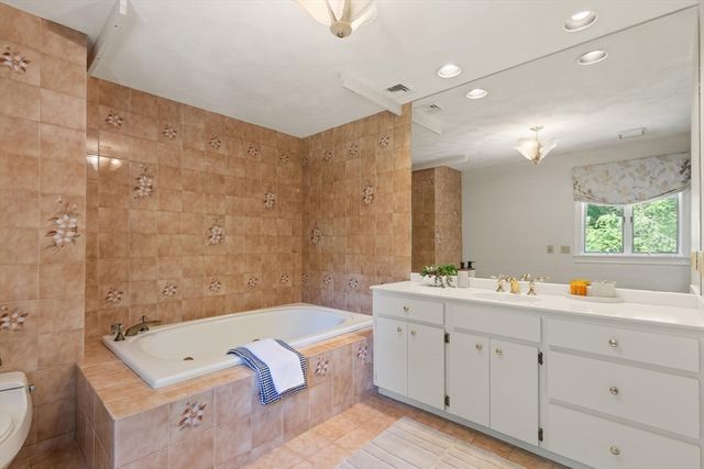 3 Bryant St, Lynnfield, MA 01940