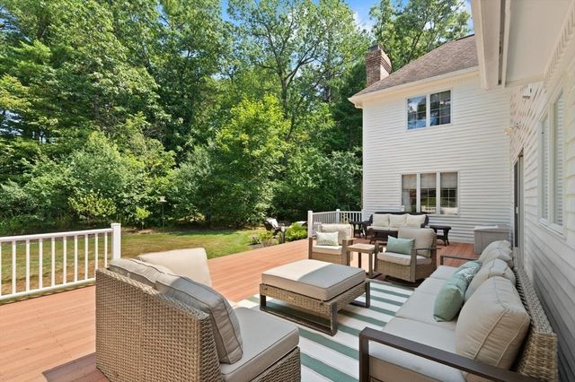 3 Bryant St, Lynnfield, MA 01940
