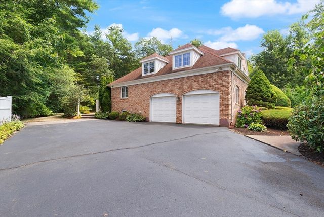 3 Bryant St, Lynnfield, MA 01940