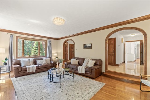 3 Bryant St, Lynnfield, MA 01940