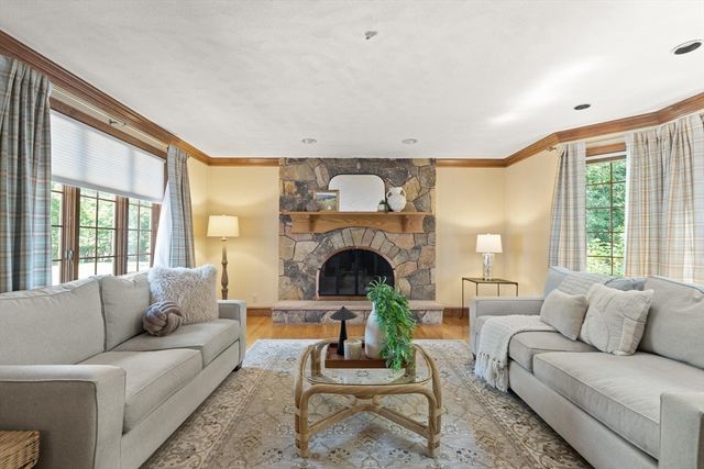 3 Bryant St, Lynnfield, MA 01940