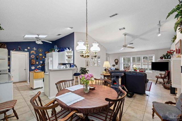 3515 Silvertree Ln, Pensacola, FL 32504