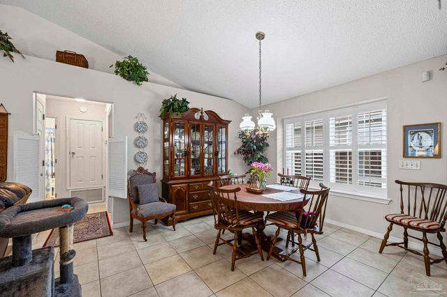 3515 Silvertree Ln, Pensacola, FL 32504