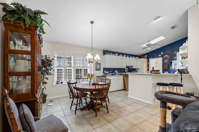 3515 Silvertree Ln, Pensacola, FL 32504