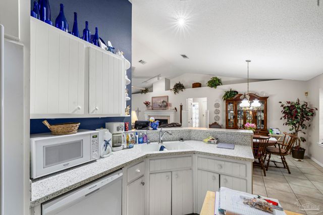 3515 Silvertree Ln, Pensacola, FL 32504