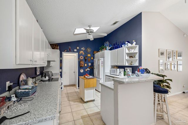 3515 Silvertree Ln, Pensacola, FL 32504