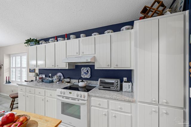 3515 Silvertree Ln, Pensacola, FL 32504