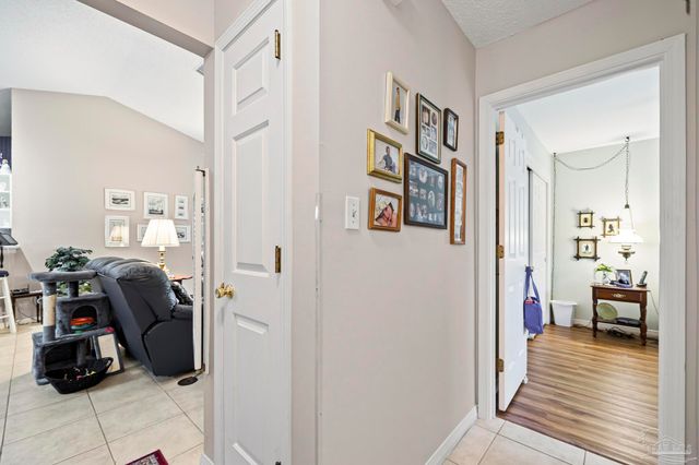 3515 Silvertree Ln, Pensacola, FL 32504