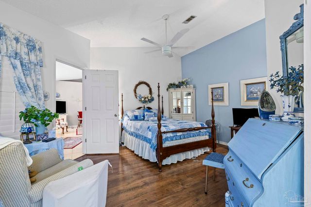 3515 Silvertree Ln, Pensacola, FL 32504