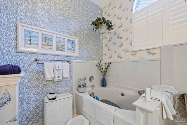 3515 Silvertree Ln, Pensacola, FL 32504