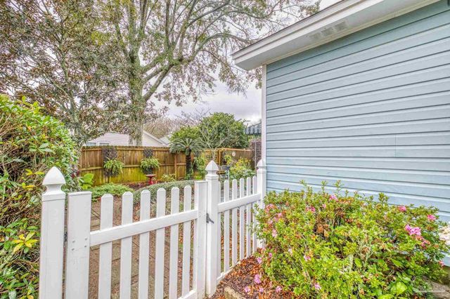 3515 Silvertree Ln, Pensacola, FL 32504