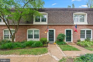 8210 CARRLEIGH PKWY #6, Springfield, VA 22152