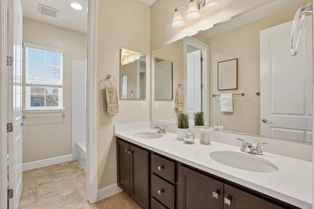 1110 S Vecindad St, Mountain House, CA 95391