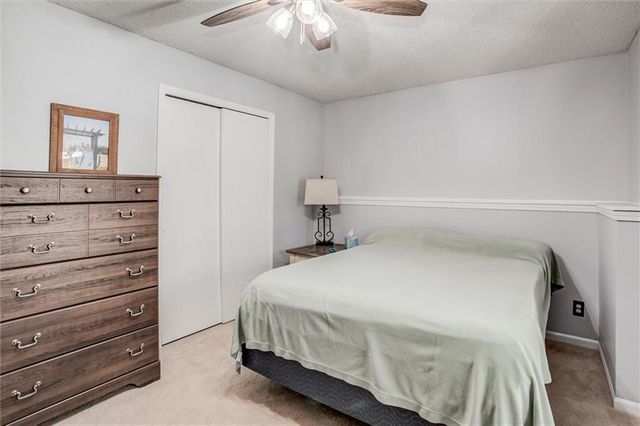 828 S Valley Drive, Lansing, KS 66043