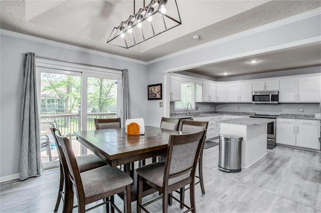 828 S Valley Drive, Lansing, KS 66043
