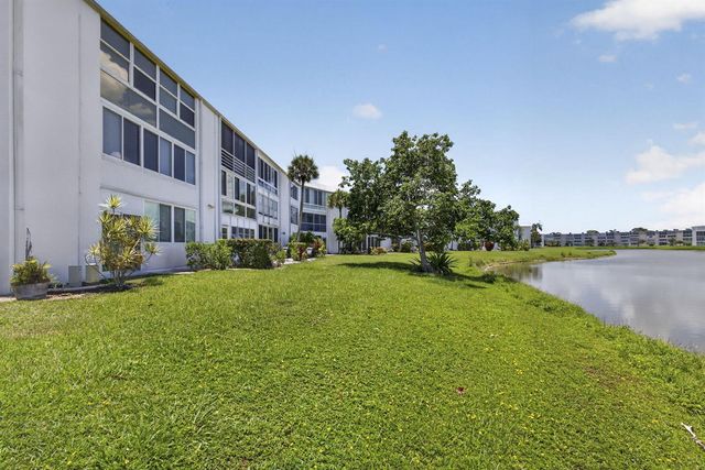307 Wellington C, West Palm Beach, FL 33417