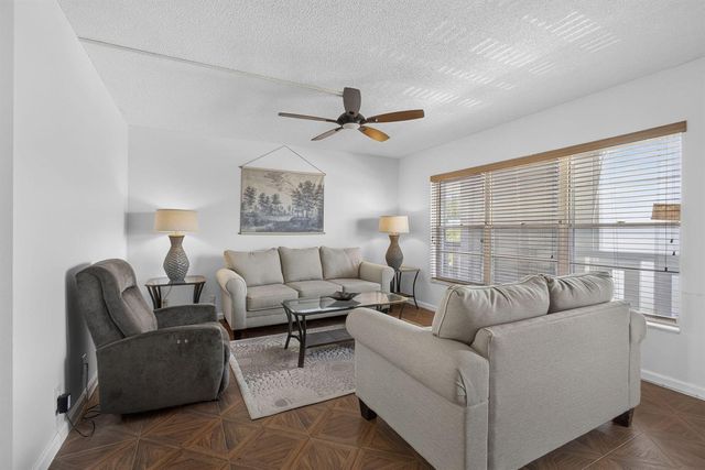 307 Wellington C, West Palm Beach, FL 33417