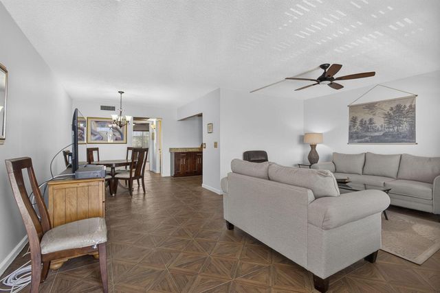 307 Wellington C, West Palm Beach, FL 33417