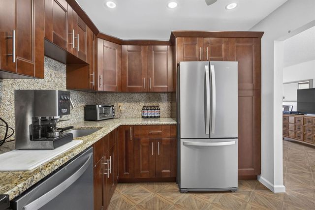 307 Wellington C, West Palm Beach, FL 33417