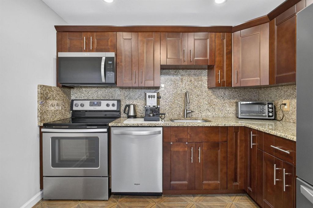 307 Wellington C, West Palm Beach, FL 33417