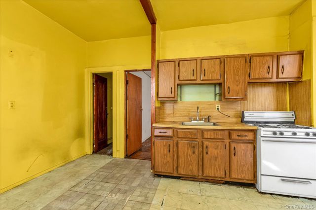 11232 196th Street, Saint Albans, NY 11412