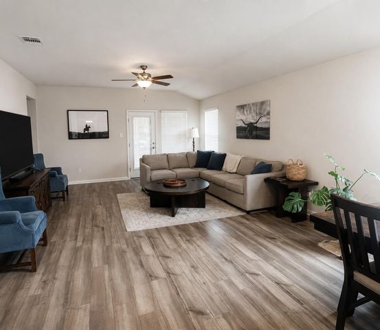 101 Javans Nest, Cedar Creek, TX 78612