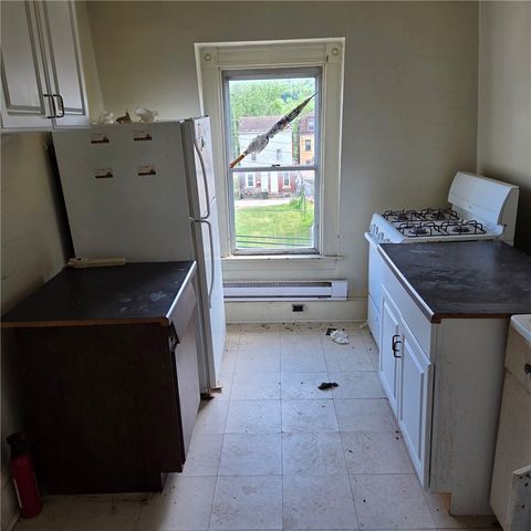 368 2nd St, Pitcairn, PA 15140