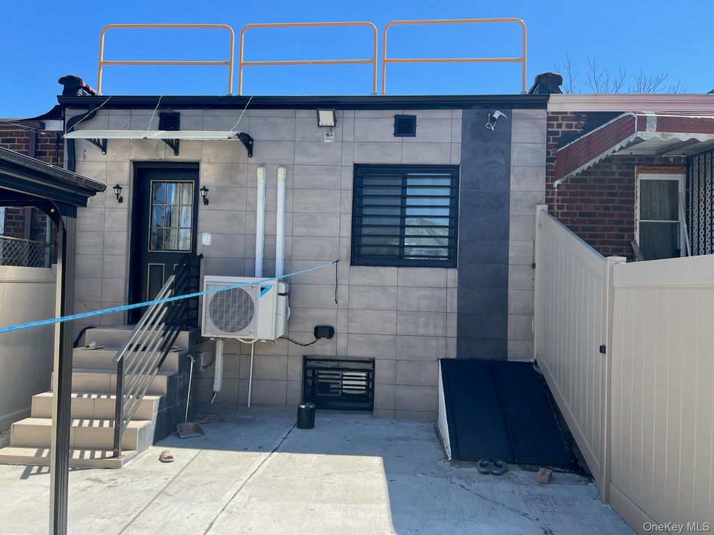 15319 111th Avenue, Jamaica, NY 11433 — photo 4