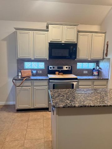 136 Holly Street, Waxahachie, TX 75165