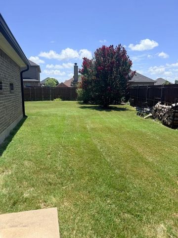 136 Holly Street, Waxahachie, TX 75165